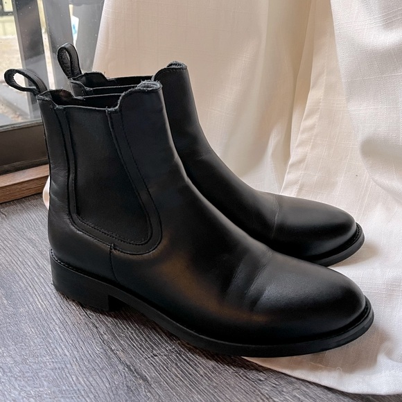 Thursday Duchess Chelsea Ankle Boot - Picture 6 of 10